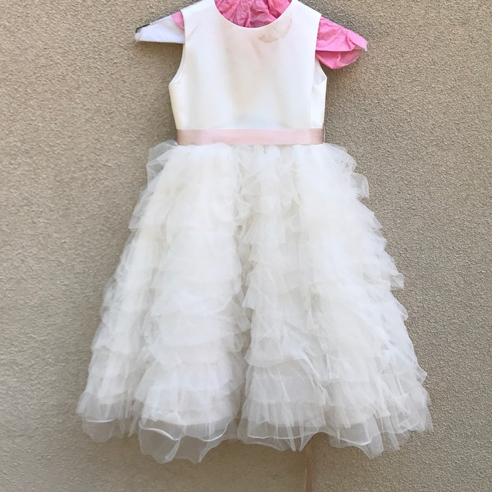 Beautiful girl’s gown - Picture 2 of 6